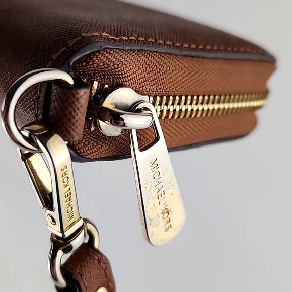 Michael Kors Jet Set Zip Around Wallet Wristlet Tan Leather Gold Tone Accents - Picture 14 of 16